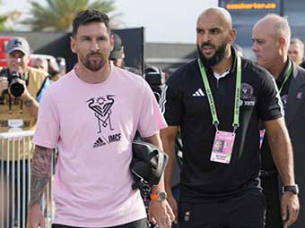 Yassine Cheuko Guardaespaldas de Lionel Messi