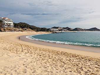 Los Cabos vs. Cancun